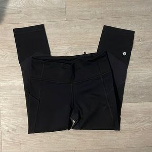 Lululemon• cropped 23 inch leggings
